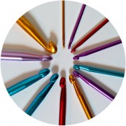 Crochet en aluminium couleur