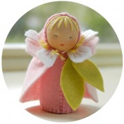 Mini poupée 'Fleur de cerisier'